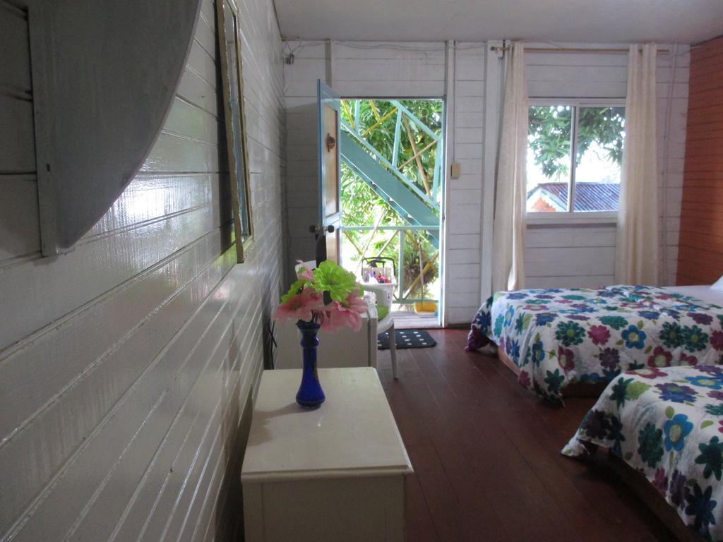 Hotel Flemming Tree Providencia Island Exterior photo